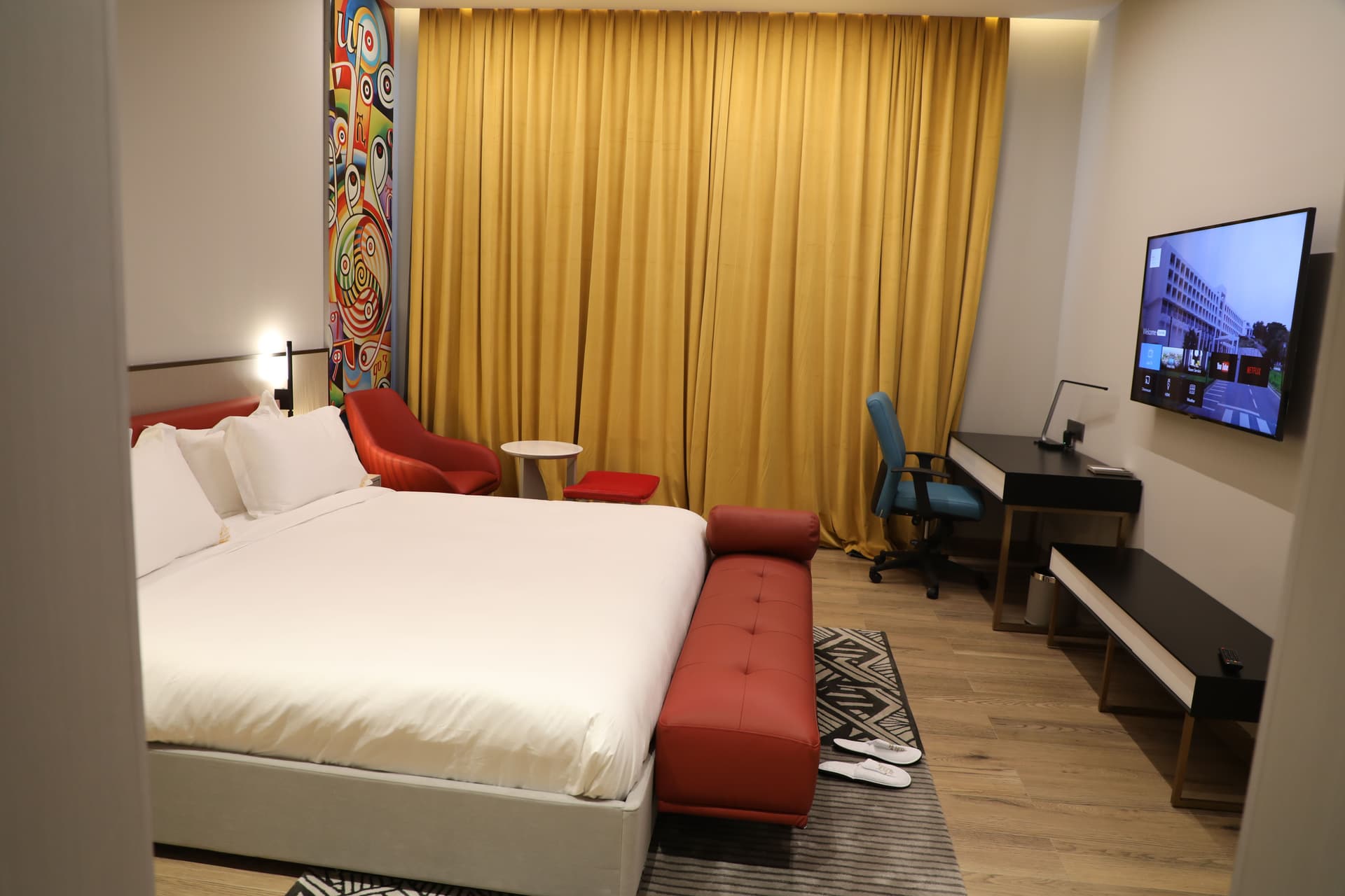 Deluxe Lake Room